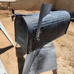 VINTAGE MACKLANBURG DUNCAN MAILBOX