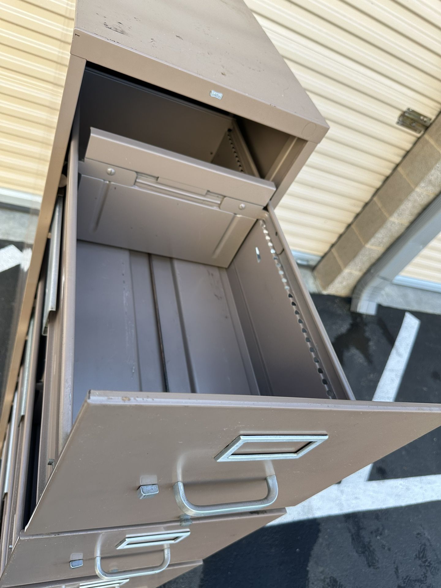 (HON) Metal File Cabinet / Gabinete De Metal