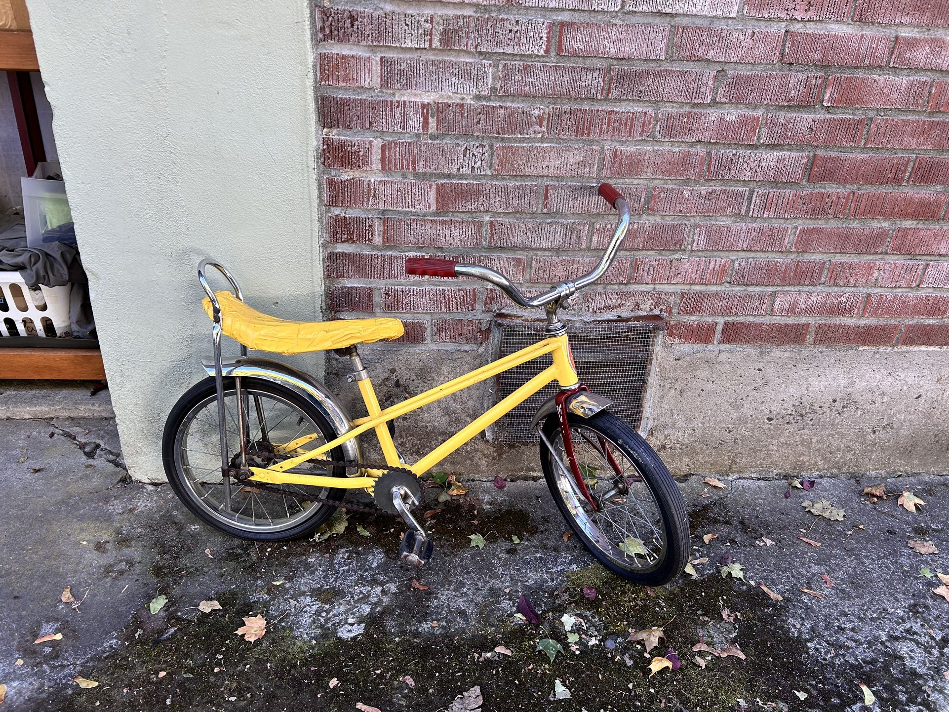 Vintage Schwinn one owner stingray, pixie bike banana seat bicycle Original Pedals