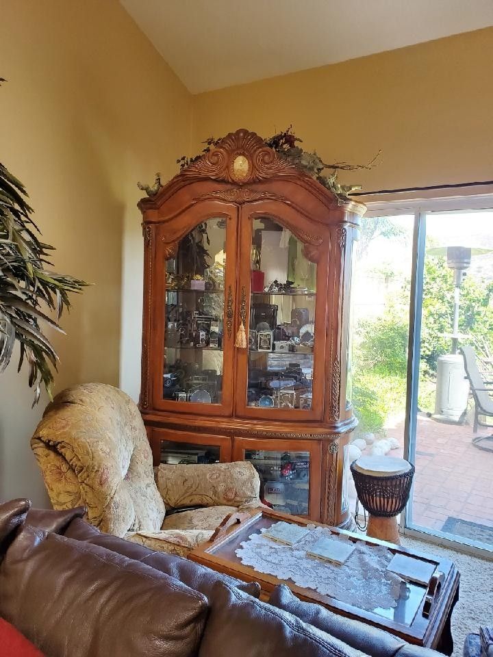 Michael Amini Cortina Collection Curio Cabinet