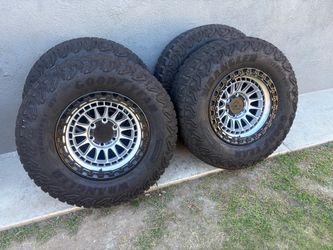 17” INCH LOCK OFF ROAD MOJAVE MACHINED FINISH OFF ROAD WHEELS/RIMS WITH 33” INCH GOODYEAR A/T TIRES