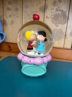 Peanuts Snowglobe