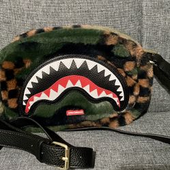 BIG SKY FUR SHARK MESSENGER BRICK BAG