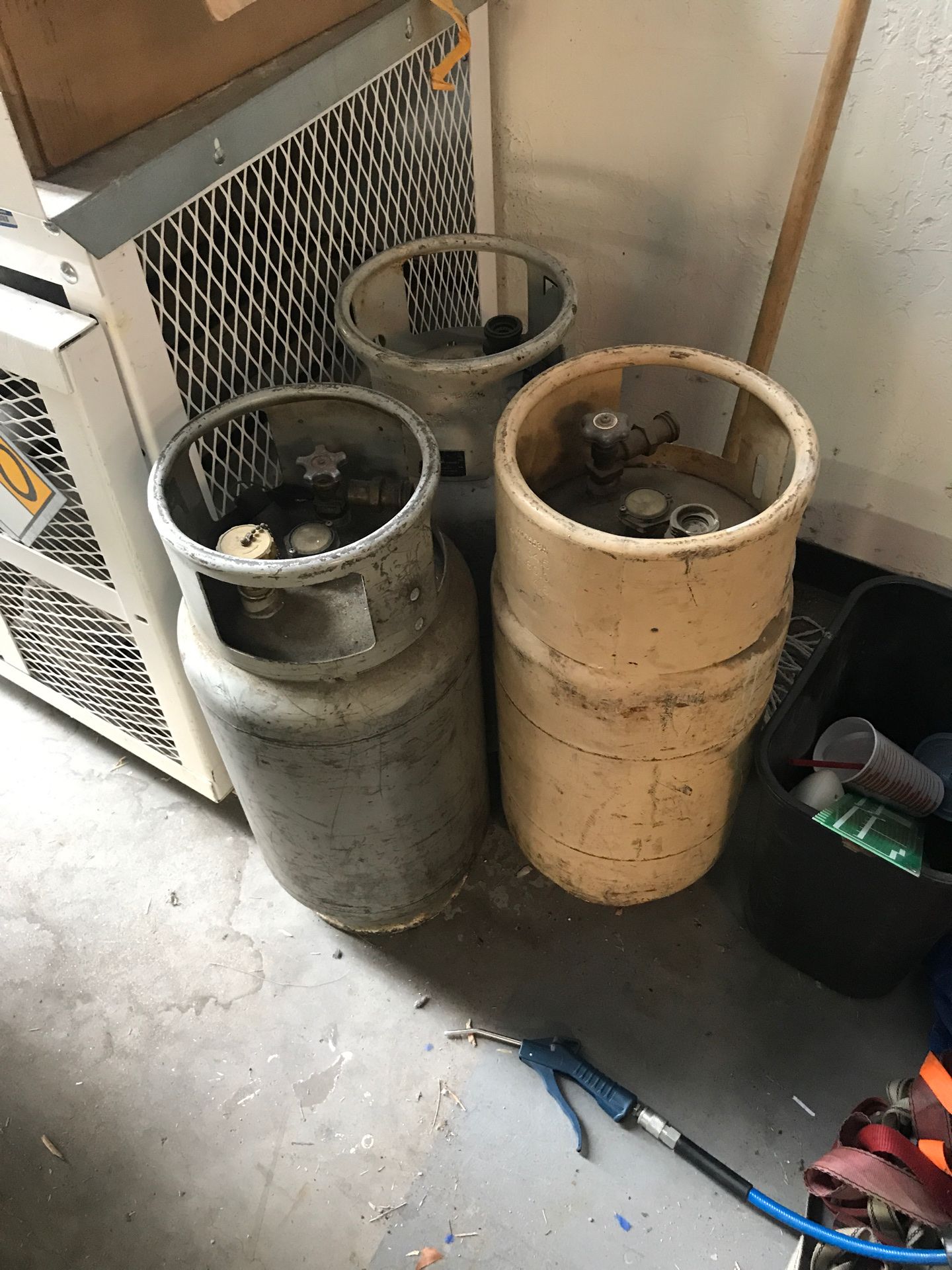 3 propane tanks