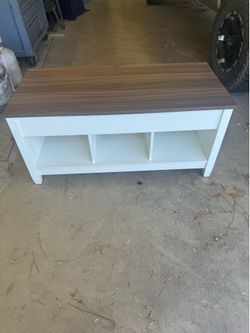 Lift top coffee table