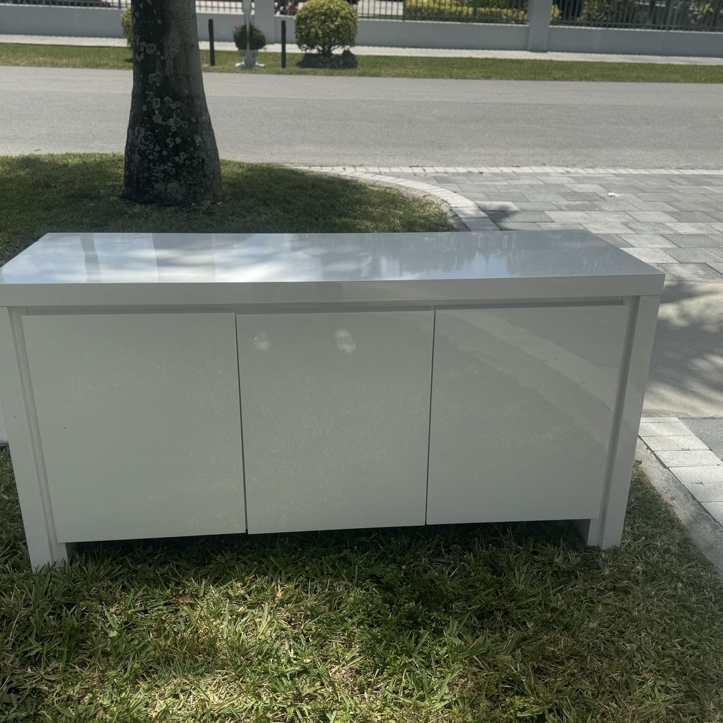 White Modani High Gloss Buffet Table