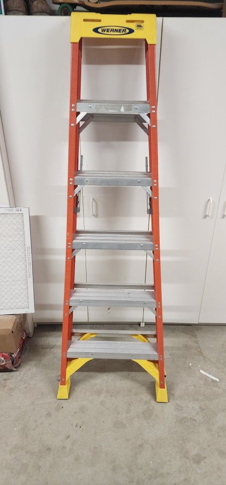 Werner 6 ft Fiberglass Step Ladder