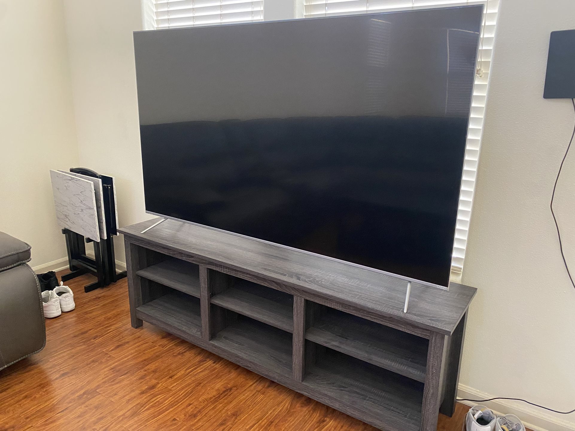 75” Vizio Flat Screen Tv With Tv Stand