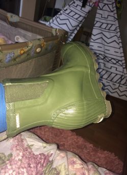 Sorel rain boots size 7