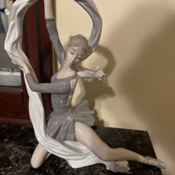Dancer With Veil Figurine NAO by Lladró.
