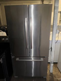 BOSH refrigerator excellent condition Counter depth & ICE Maker working good
