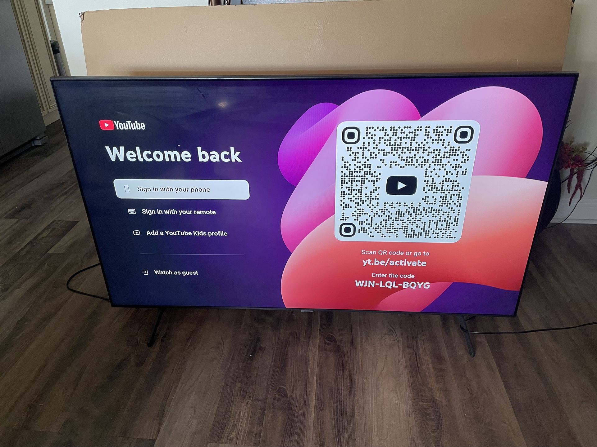 Samsung 65” Smart TV 4K UHD HDR With Remote Control (Note: Little Scratch)$200 Firm On Price