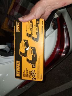 Dewalt 4 pack battery  20v ( 2 4Ah  2 2 AH