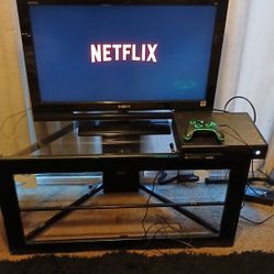 Combo Package Deal Tv/Xbox One And TV Stand All For 75$