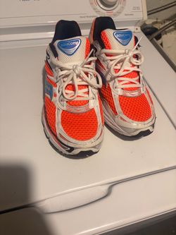 Orange sauconys
