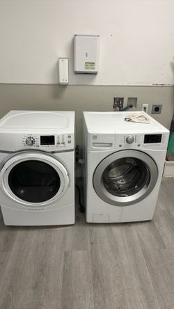 Washer and dryer 150$ for the pair  ObO