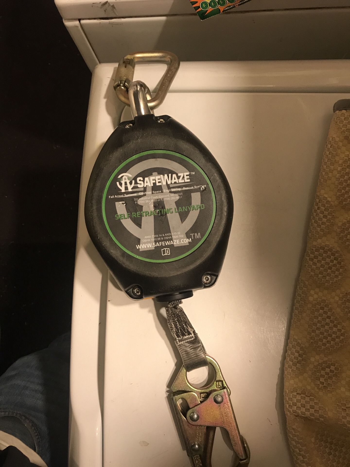 Safewaze self retracting lanyard