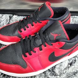 Mens 10 Jordan 1 Low Reverse Bred Pebble Swoosh These have been worn twice. No box. All stars no heel drag.  Great pair to toe.

Pick up 77095 near Te