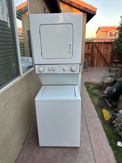 24 WIDE WHIRLPOOL ELECTRIC STACKABLE IS 220 VOLTS