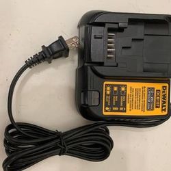 DEWALT 12–20V MAX Lithium-Ion Battery Charge