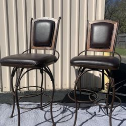 Matching Pair of Spinning Bar Stools / Dining Stools / Kitchen Stools with Iron frame