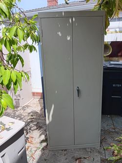 Metal Storage Cabinet With Locking Key 🔑