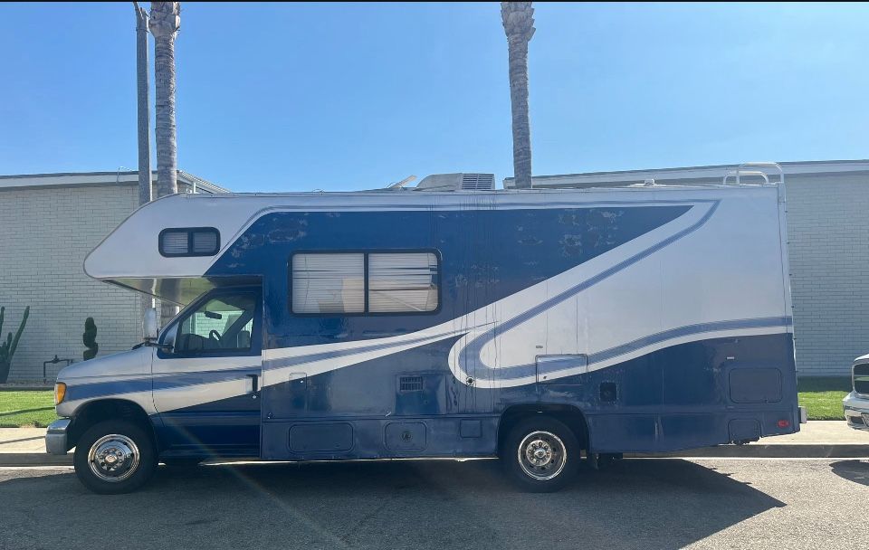 1999 Ford Jamboree 24 Foot Motorhome