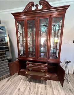 Stanlry China cabinet