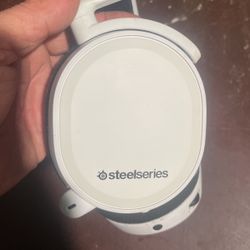 SteelSeries Arctis 7P+ Wireless Gaming Headset, Lossless 2.4 GHz – 30 Hour Battery Life, USB-C, 3D Audio, For PS5, PS4, PC, Mac, Android and Switch, W