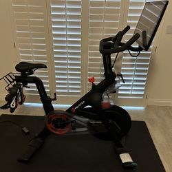 Peloton Bike Excellent Condition 