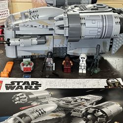 LEGO Star Wars the Mandalorian: The Razor Crest 75292 With Modernized Weapons