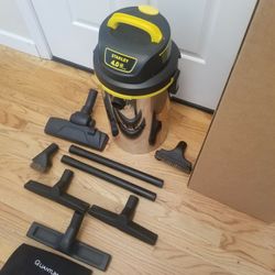 NEW Cond STAINLY  B8  VACUUM WITH COMPLETE ATTACHMENTS  , AMAZING POWER SUCTION  , WORKS EXCELLENT  , IN THE BOX 