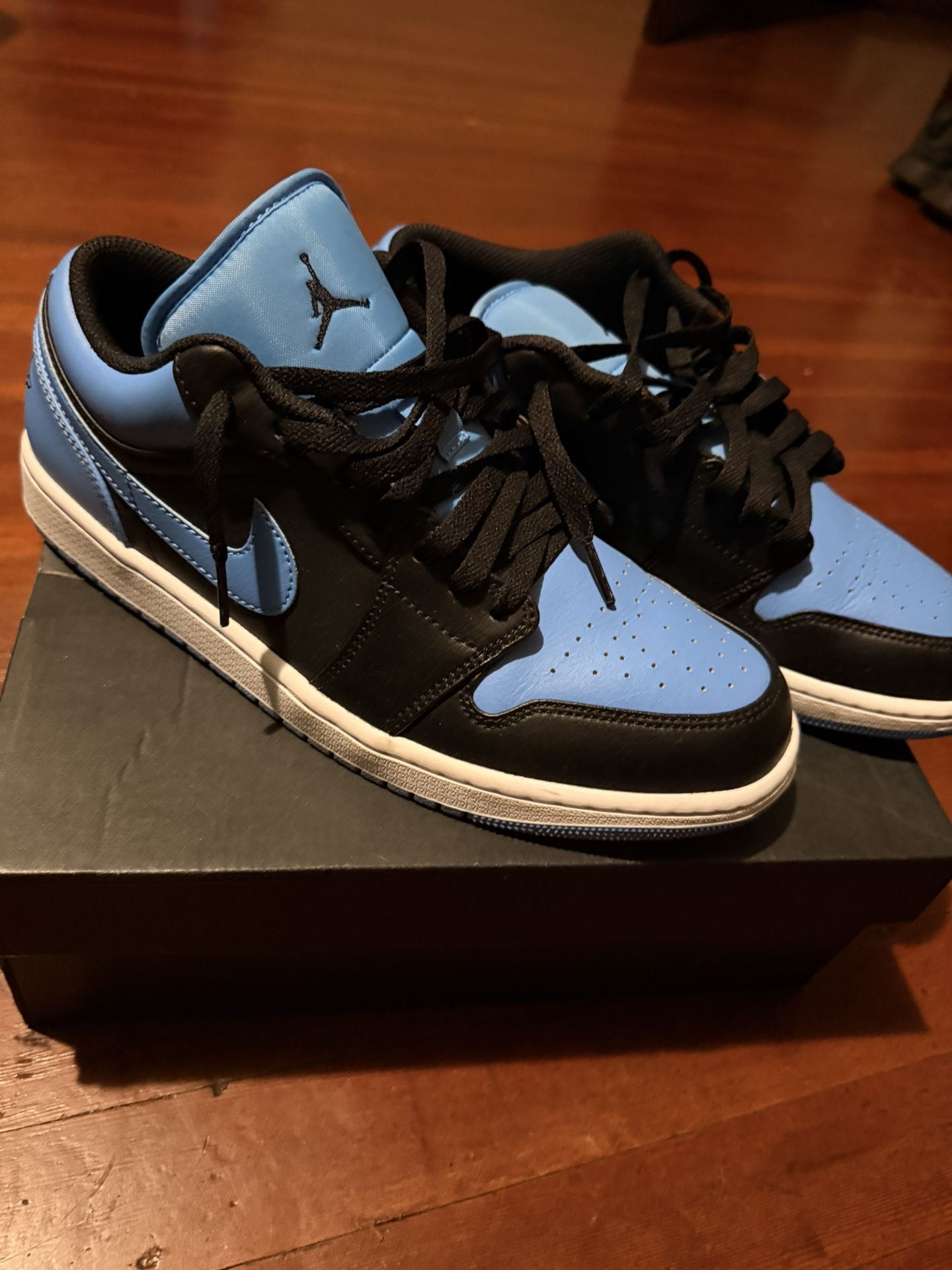 Jordan 1 Lows Black Uni Blue