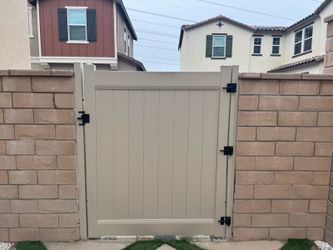 vinyl privacy fence panel & gate.