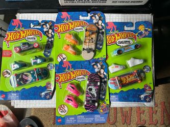 Hot Wheels Skate Tony Hawk  Wreckin-Mech Fingerboard Lot of 4