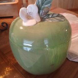 Vintage Pfaltzgraff Apple Cookie Jar