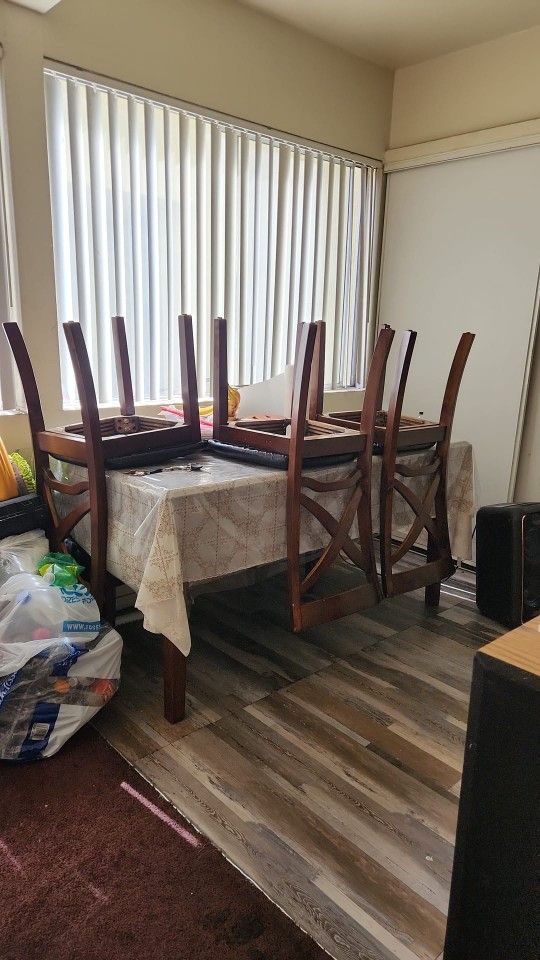 Kitchen Table With 3 Chairs