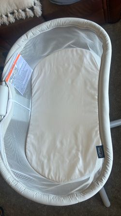 HALO BassiNest Connected Swivel Sleeper 3.0 Smart Baby Bassinet