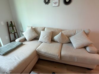 🛋️ CREAM SECTIONAL SOFA from Living spaces — $600 (Paid $1,600)