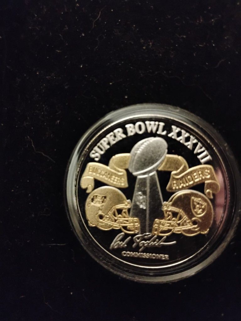 2003 Superbowl Coin Buccaneers Vs Raiders