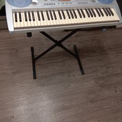 Yamaha PSR-275 61-Key Portatone Electronic Keyboard