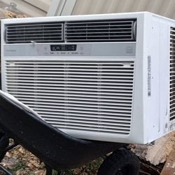 Frigidaire 18500-BTU 1050-sq ft 230-Volt Window Air Conditioner