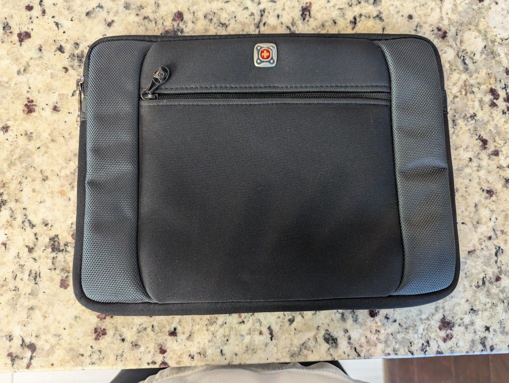 SwissGear Padded Sleeve 12"x 9"