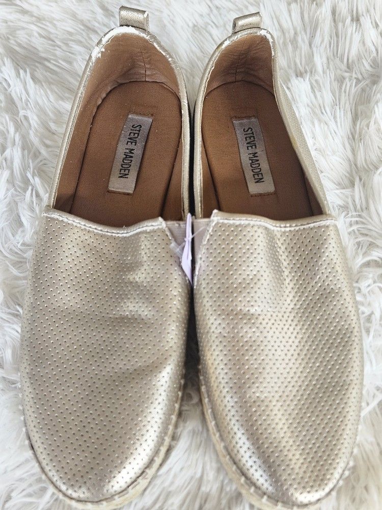 Modern gold espadrilles low heel sz 9 Steve Madden Alpargatas doradas modernas de tacón bajo, talla 9, Steve Madden