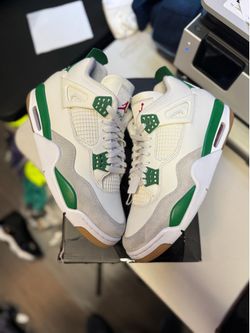 2023 Air Jordan Retro 4 SB "Pine Green"