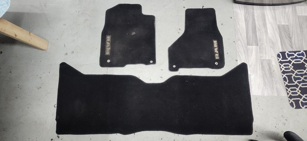 Ram 1500 /2500 Floor Mats 
