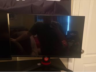 2 computer monitors