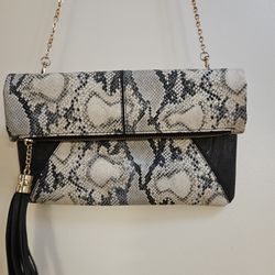 Francesca's Chic White And Black Snack Skin Purse