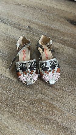 Little girls sandals Size 9