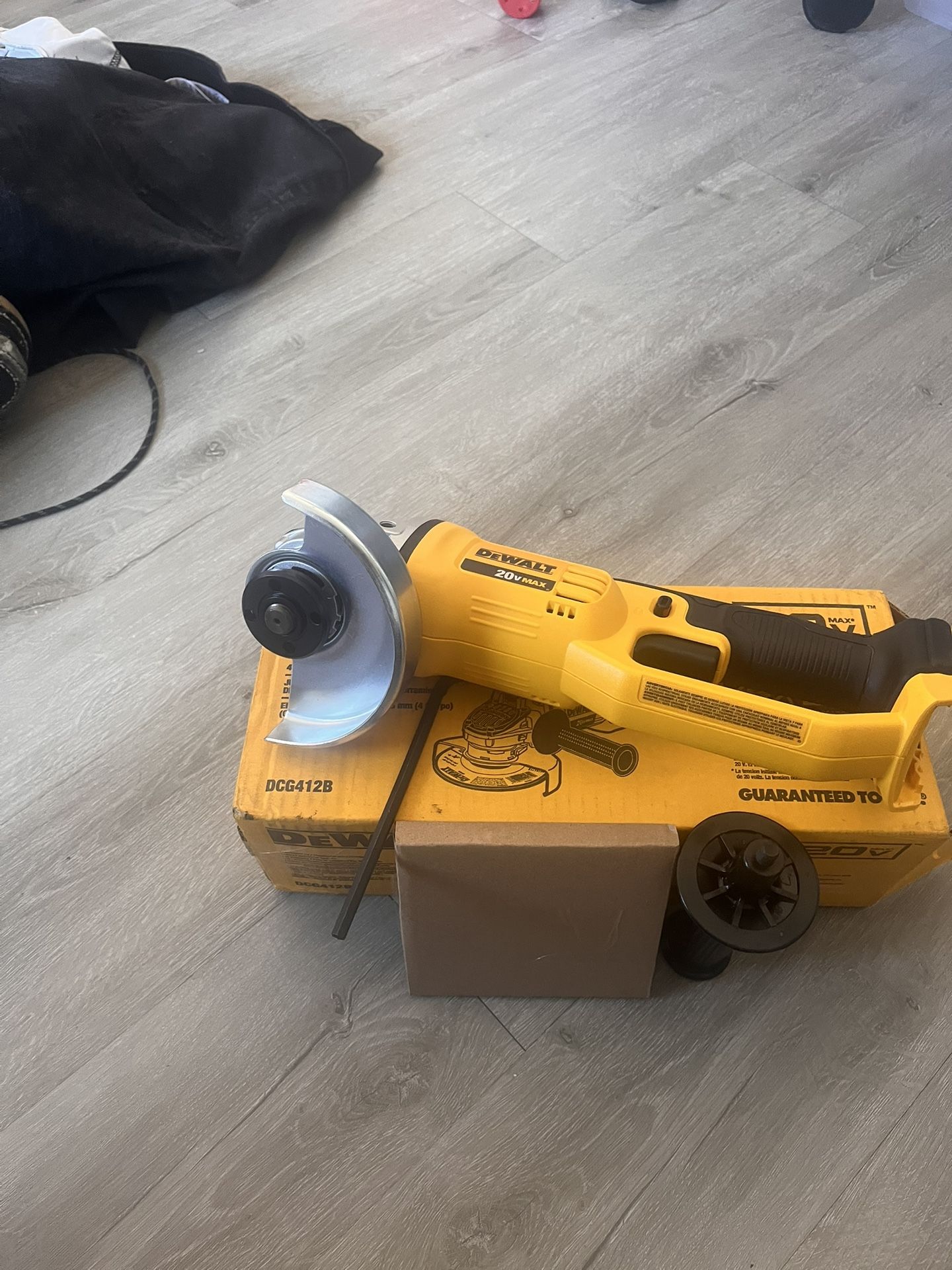 NEW DeWALT grinder 20v